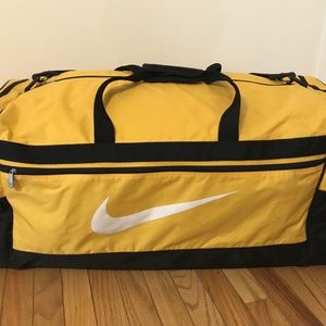 LOOKING FOR THIS EXTRA LARGE DUFFLE BAG